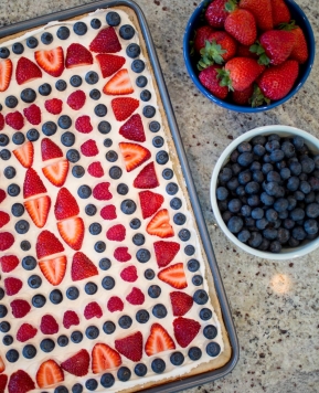 Quick and Easy Fruit Pizza- 4th of July Edition