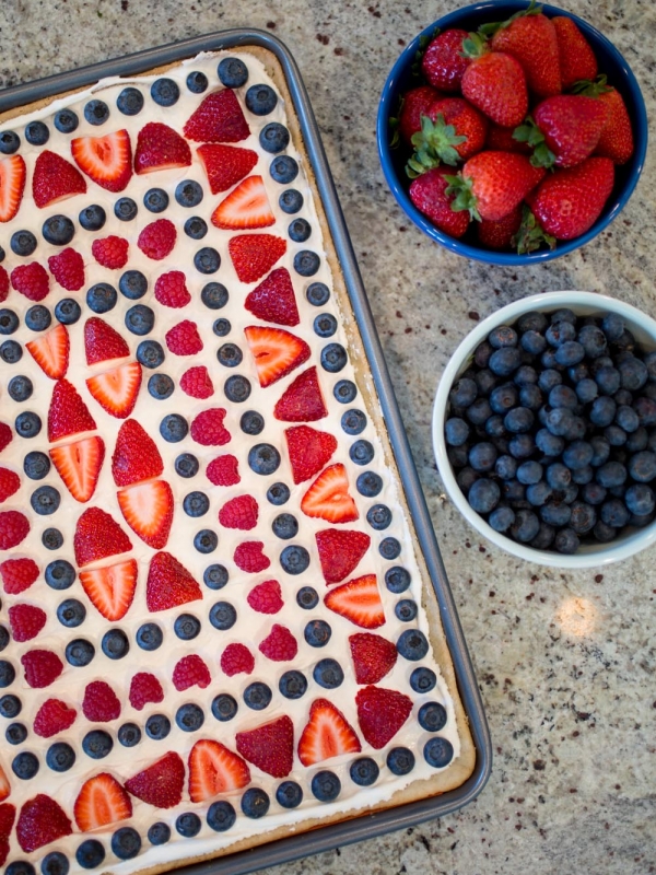 Quick and Easy Fruit Pizza- 4th of July Edition