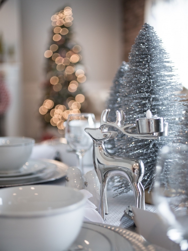 Setting up the Christmas Table Decorations