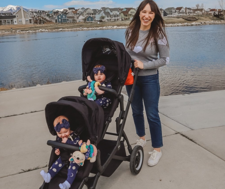 does thule double stroller fit through doors