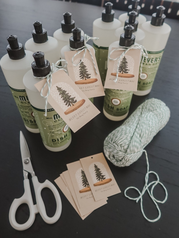 15 Quick & Easy Neighbor Gift Ideas On A Budget!