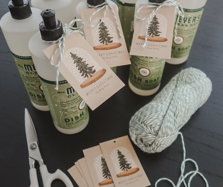 15 Quick & Easy Neighbor Gift Ideas On A Budget!