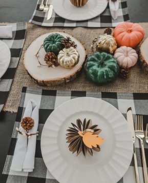 6 Easy & Simple Touches To Spice Up Your Thanksgiving Table