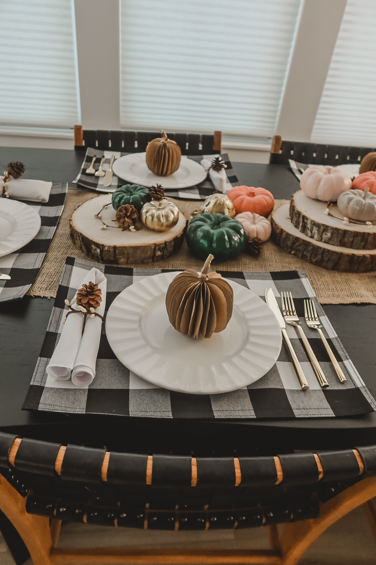 Thanksgiving Craft- Paper Pumpkin Place Card Holders | Kelsey Bang