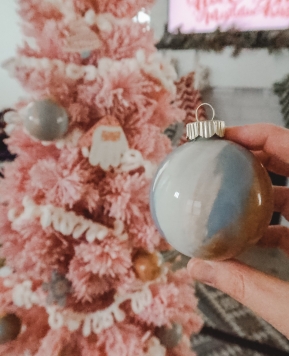 How To Make Marbleized Ornaments- Easy & Fun Christmas DIY