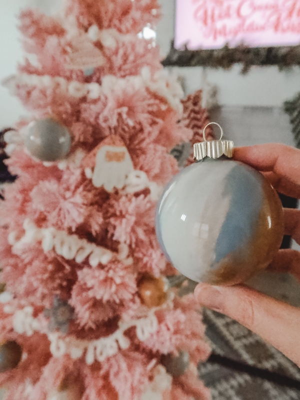 How To Make Marbleized Ornaments- Easy & Fun Christmas DIY