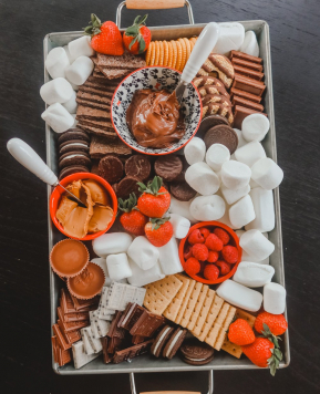 How To Make A S’mores Dessert Board – A S’moregasbord